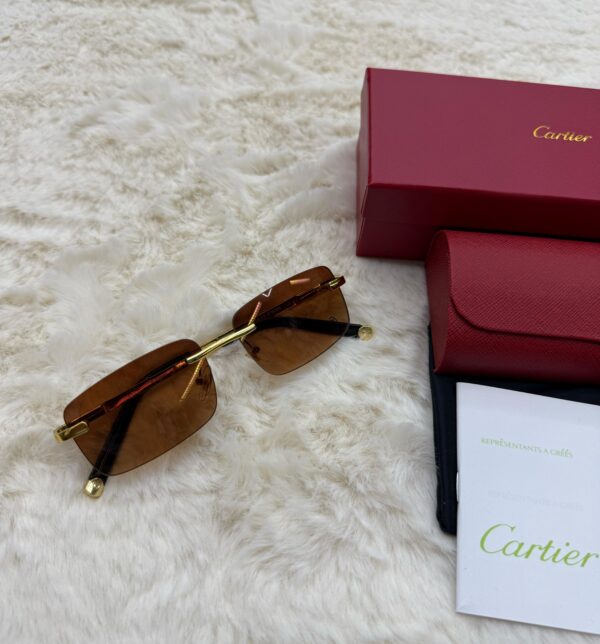 Cartier Zonnebril Bruine Glazen, Goude Montuur Logo