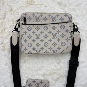 Louis Vuitton Trio Bag Beige