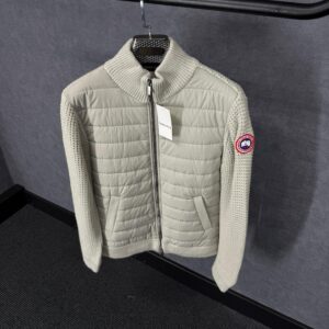 Canada Goose Cardigan Beige, Rode Logo