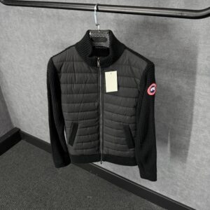 Canada Goose Cardigan Black, Rode Logo