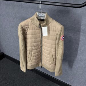 Canada Goose Cardigan Brown, Rode Logo