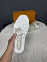 Louis Vuitton Trainers Beige - Afbeelding 4