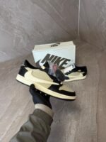 Nike Air Jordan 1 Low Travis Scott Pale Vanilla - Afbeelding 2